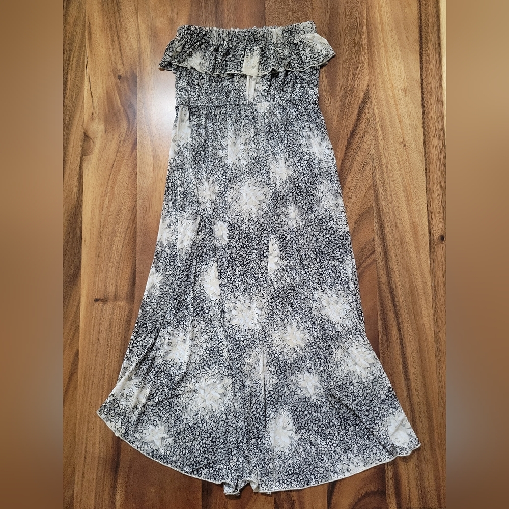 EUC Lapis circle gray and white print ruffle Top maxi dress